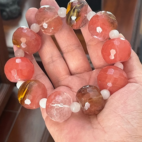 Faceted pink stone & rose quartz stretchy bangle bracelet - Picture 6 of 6